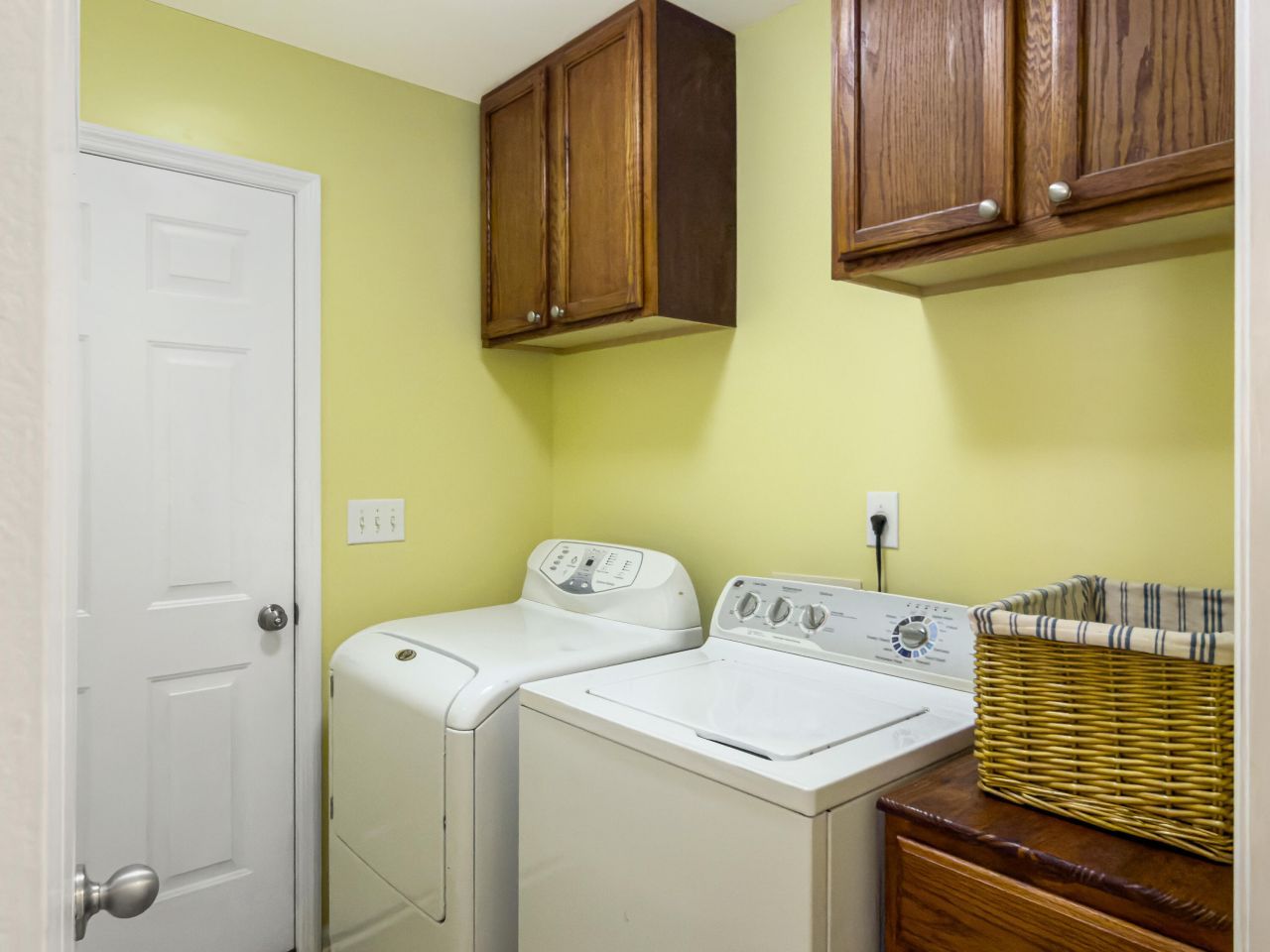 408 Lakewind Drive Photo 15