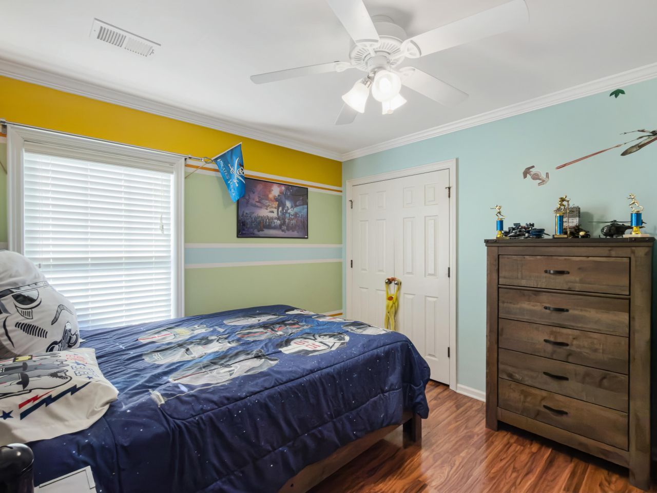 408 Lakewind Drive Photo 16