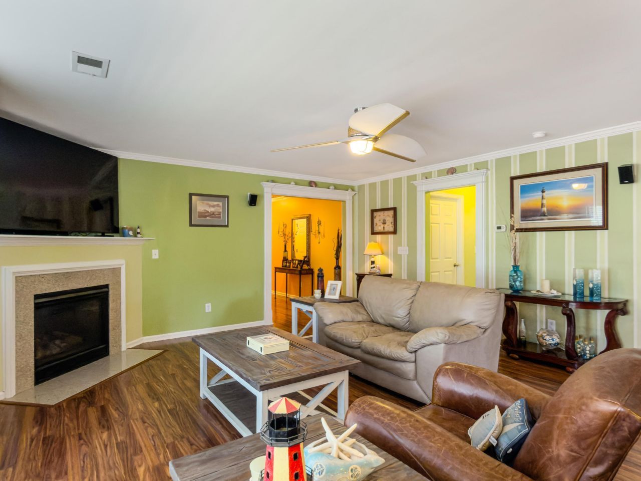 408 Lakewind Drive Photo 17