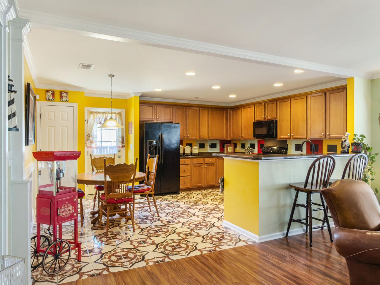 408 Lakewind Drive Photo 20