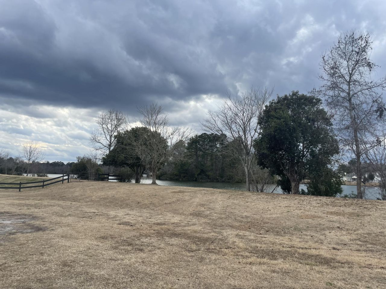 408 Lakewind Drive Photo 29