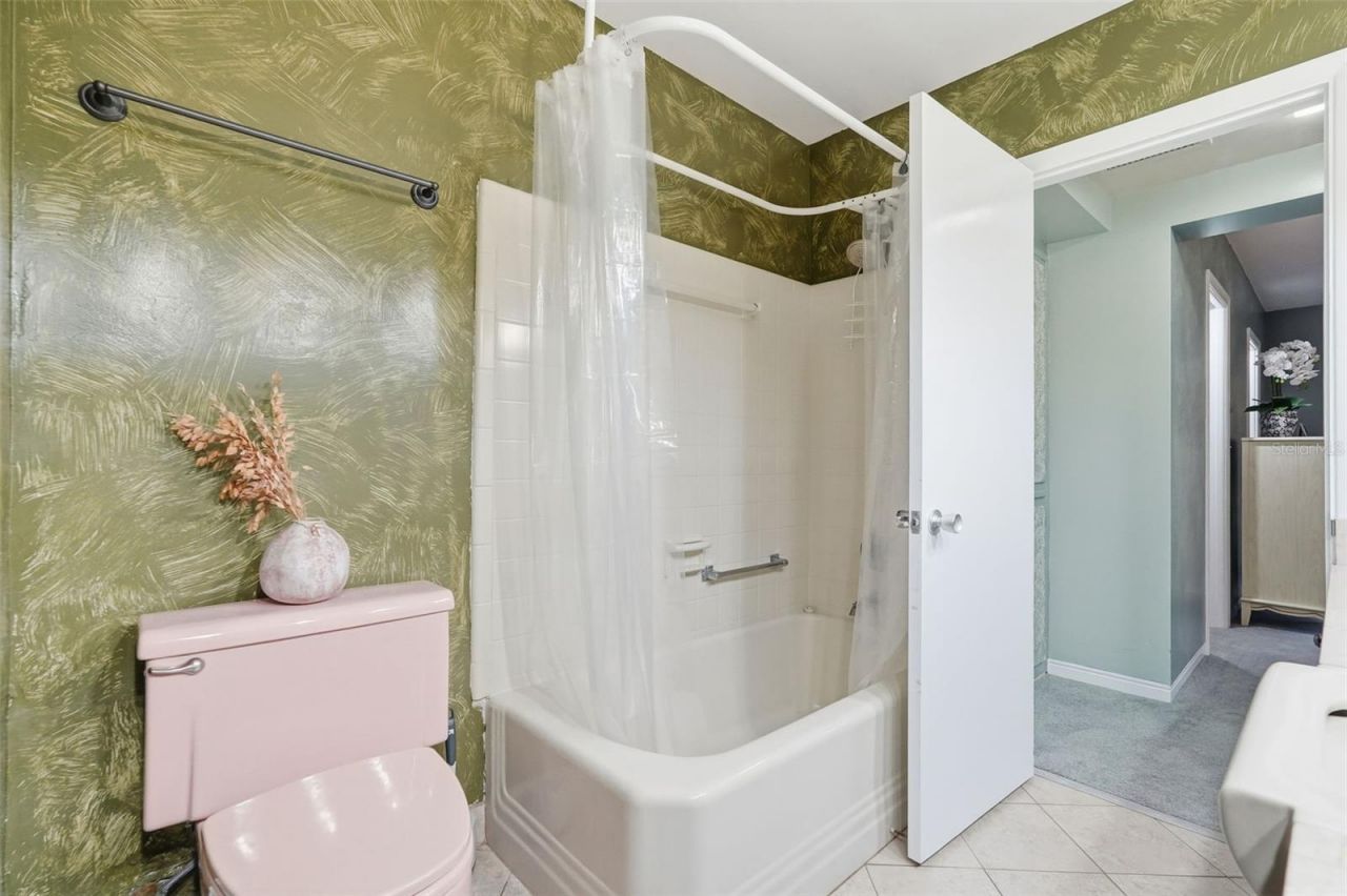 1000 N Shore Drive Ne, Unit 2, Saint Petersburg, FL 33701 Photo