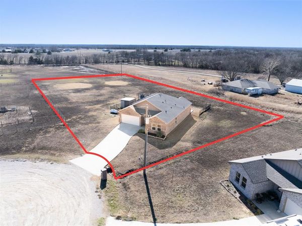 315 Delatorre Street, Trenton, TX 75490