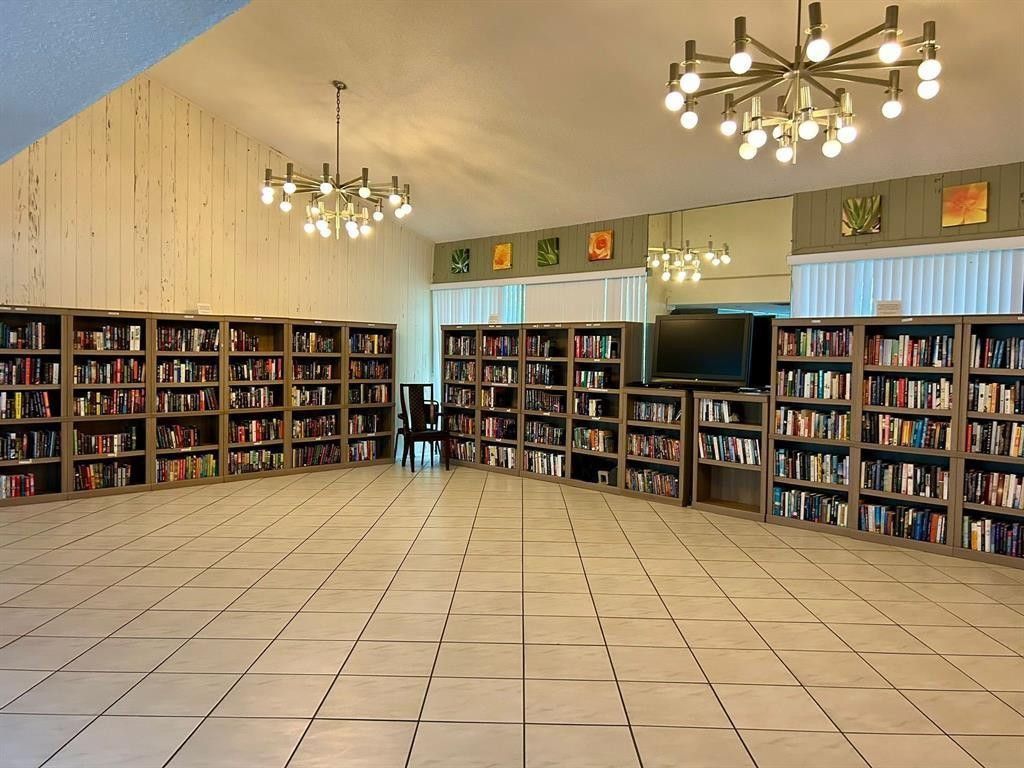 2304 S Cypress Bend Drive, Unit 615, Pompano Beach, FL 33069 Photo