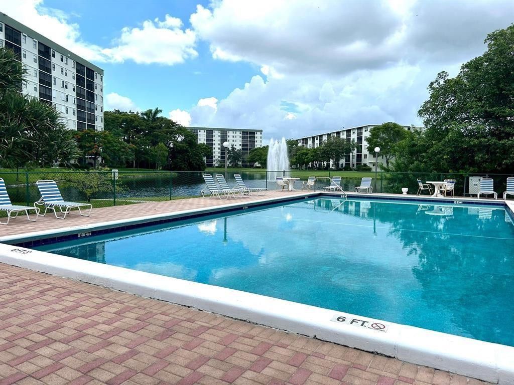 2304 S Cypress Bend Drive, Unit 615, Pompano Beach, FL 33069 Photo