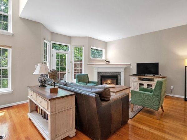 25 Rock Creek Woods Dr, Lambertville, NJ 08530