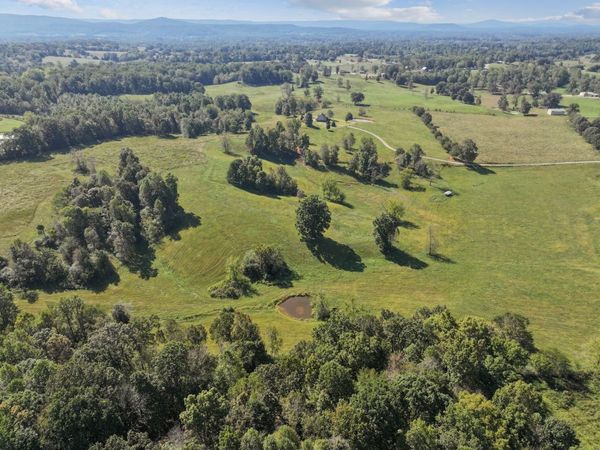 515 Jericho Rd , Quebeck, TN 38579