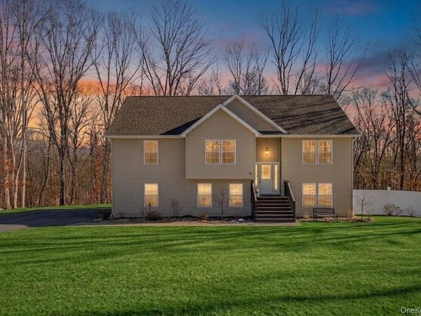 31 Greenshire Way, Walden, NY 12586