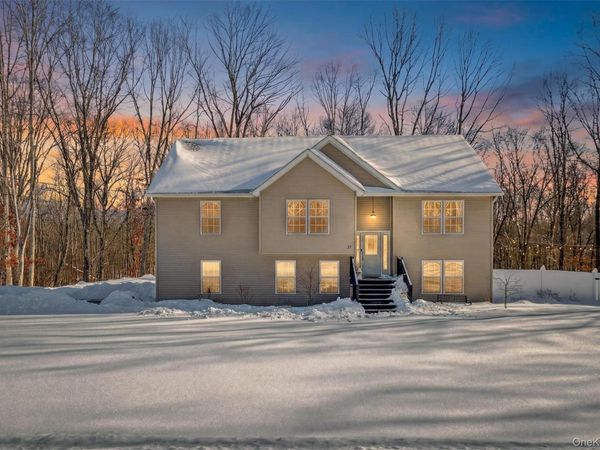 31 Greenshire Way, Walden, NY 12586