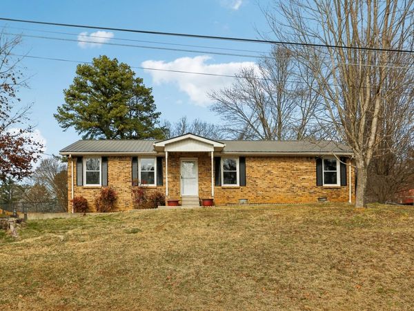 4207 Moss Hill Dr, Nunnelly, TN 37137