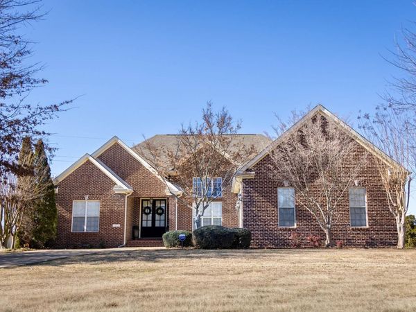 208 Plantation Springs Dr, Florence, AL