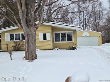164 Spring Park, Walled Lake, MI 48390