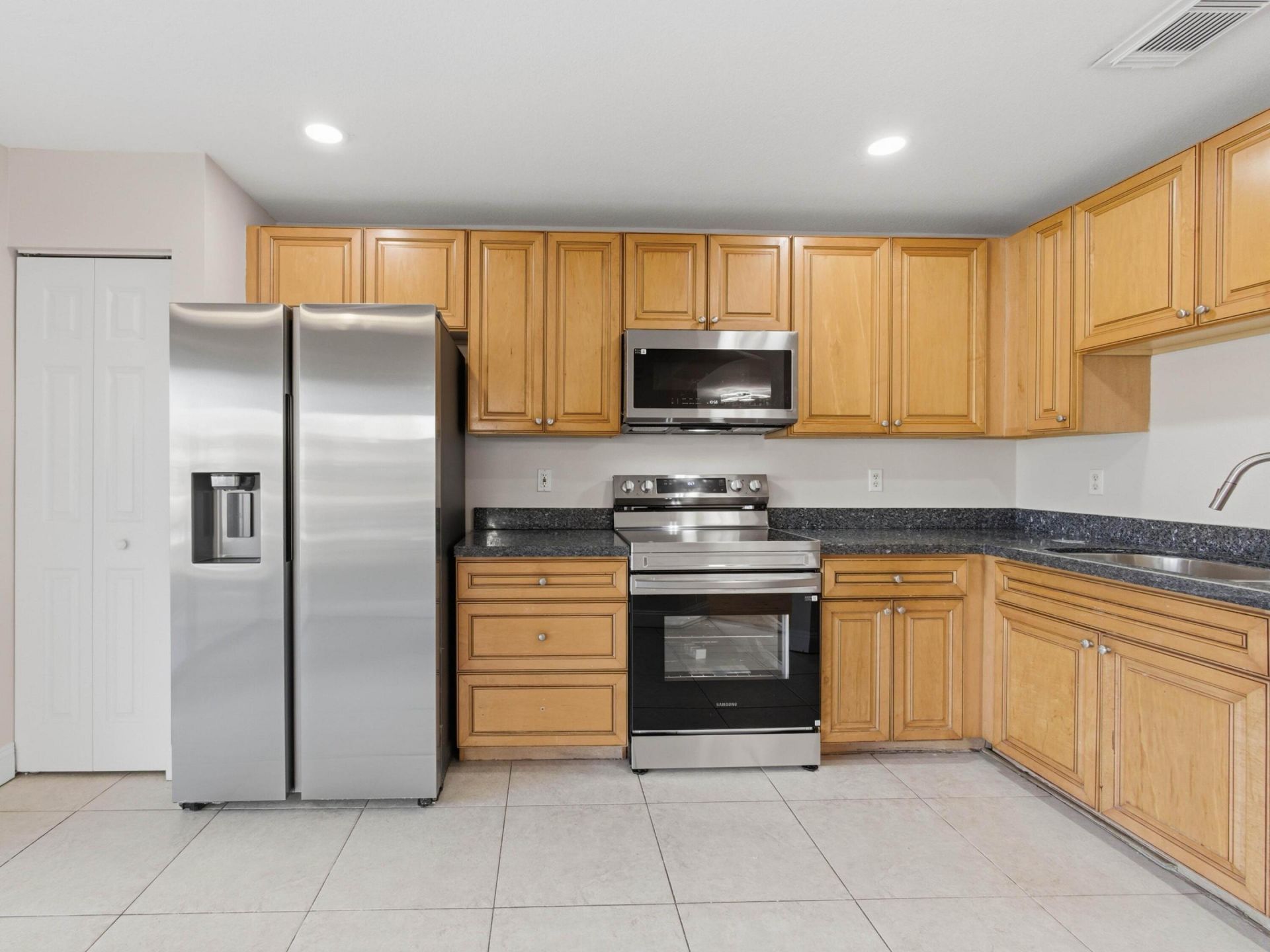 9212 Lily Bank Court, Riviera Beach, FL 33407 Photo