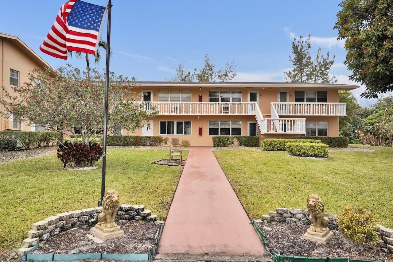 60 Camden C, West Palm Beach, FL 33417 Main Photo