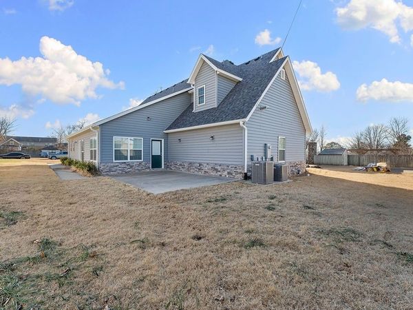 1305 2nd Street, Bentonville, AR 72712