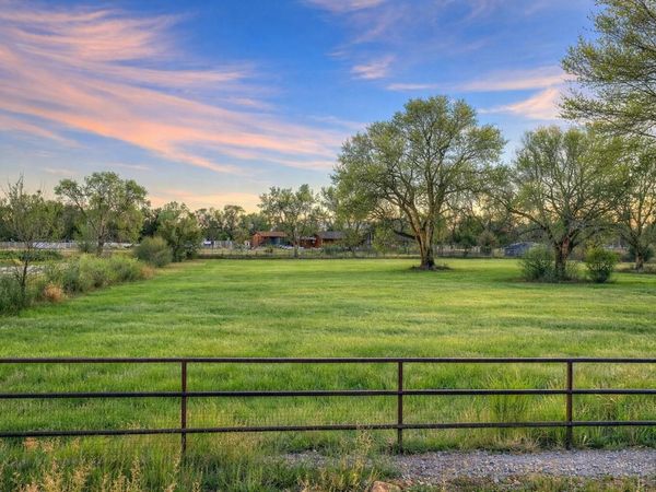 916 Chamisal Road NW, Albuquerque, NM 87107