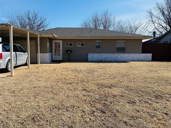 329 S 24th Street, Clinton, OK 73601