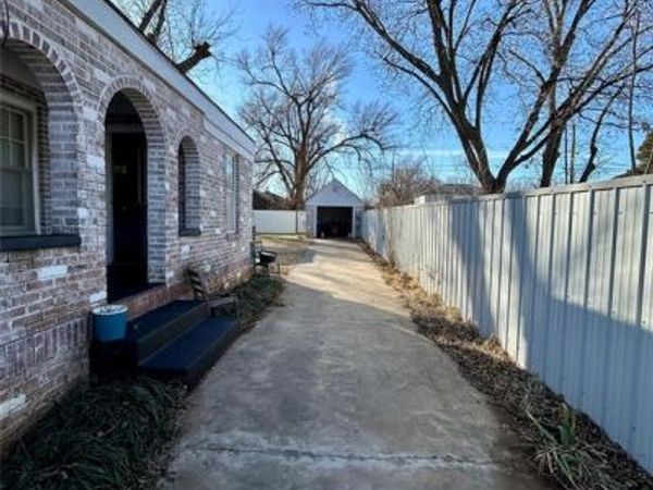 508 S 5th Street, Clinton, OK 73601