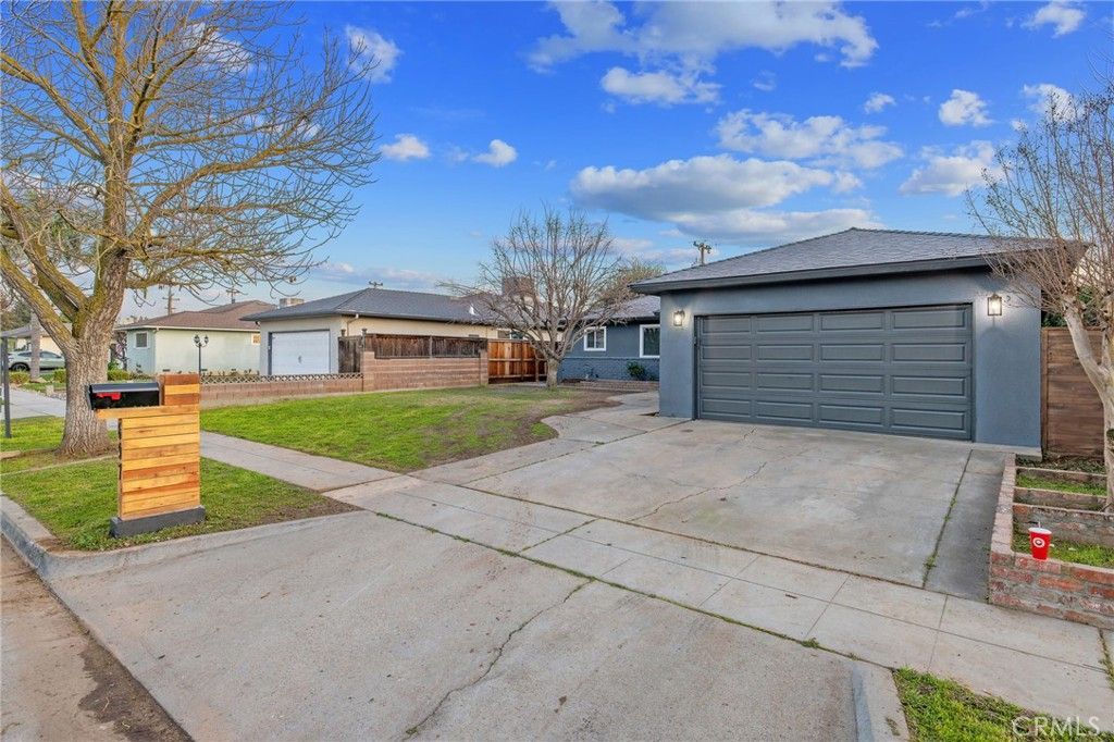 697 E Scott Avenue, Fresno, CA 93710 Main Photo