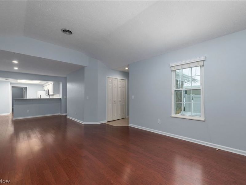 8208 Cyrus Lane, Northfield, OH 44067 Photo 12