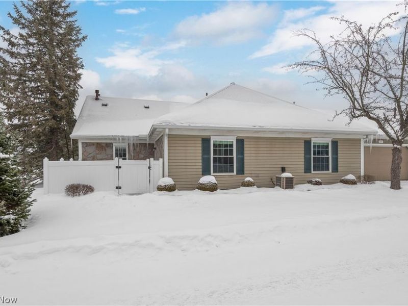 8208 Cyrus Lane, Northfield, OH 44067 Photo 3