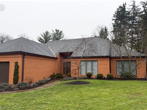 952 Hemlock Lane, Sagamore Hills, OH 44067