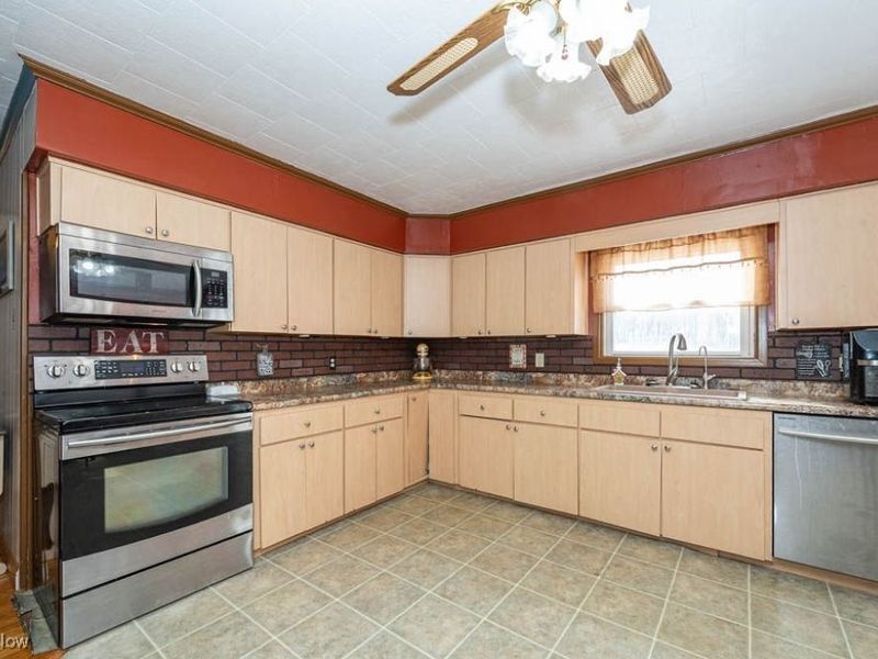 17325 5th Street, Beloit, OH 44609 Photo 4