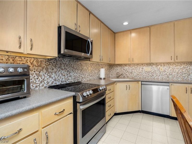 12567 Olympus Court, Strongsville, OH 44149 Photo 14