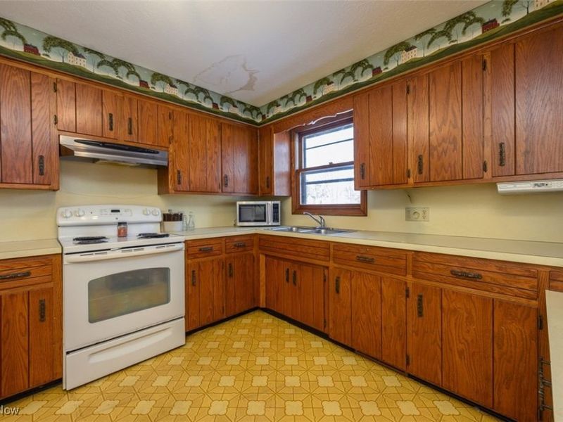 3445 Cheyenne Trail NE, Hartville, OH 44632 Photo 7