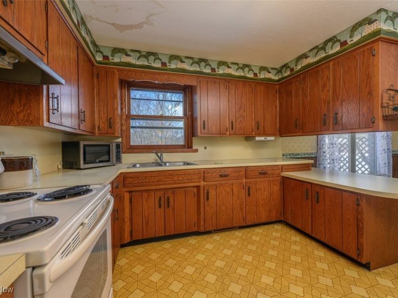 3445 Cheyenne Trail NE, Hartville, OH 44632 Photo 8