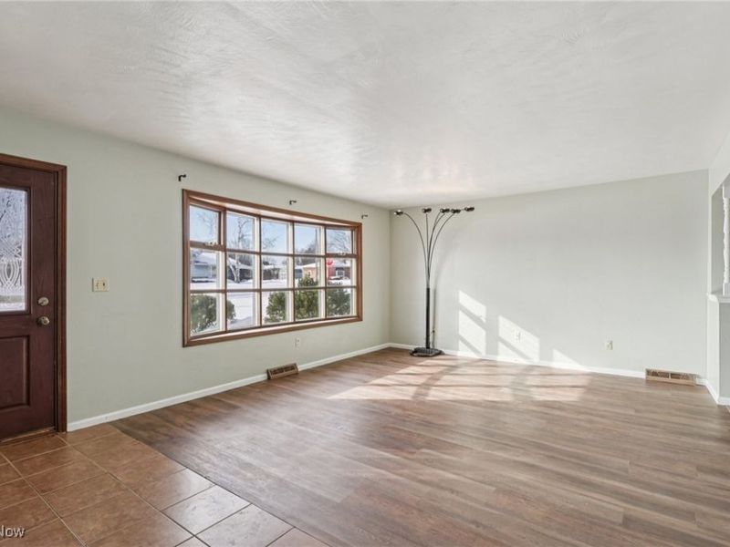 628 Matawan Drive, Campbell, OH 44405 Photo 2