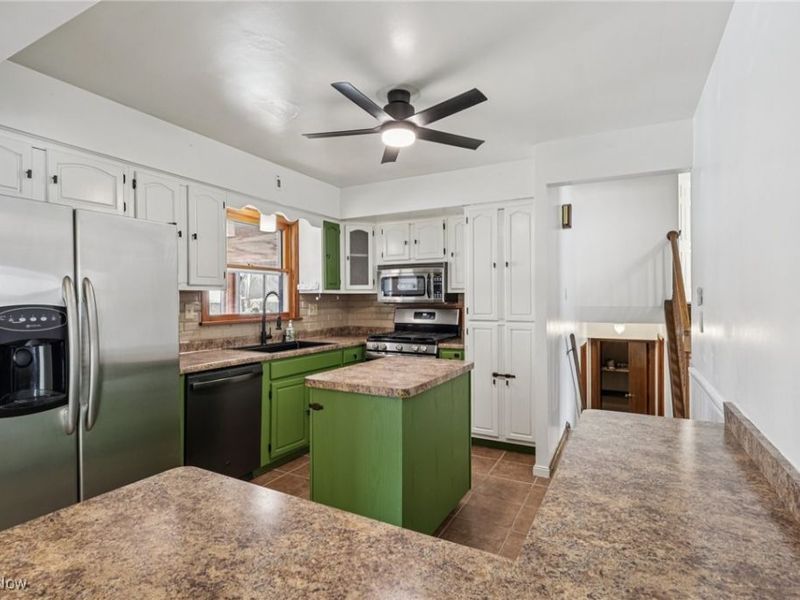 628 Matawan Drive, Campbell, OH 44405 Photo 8