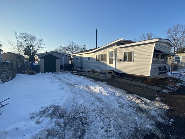 16 Pioneer Way, Springfield, MA 01119