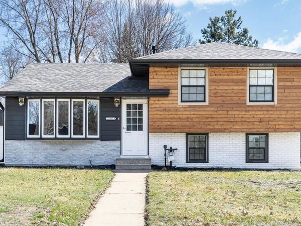 2463 Silver Lake Road NW, New Brighton, MN 55112