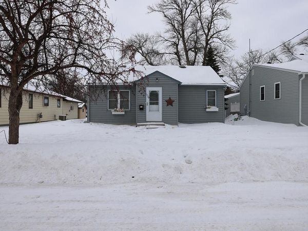 307 10 1/2 Street N, Wahpeton, ND 58075