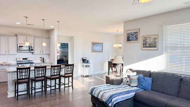 226 Rhodes Court Photo 6