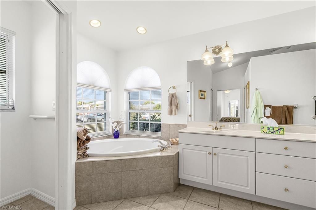 228 SE 31st Ter, Cape Coral, FL 33904 Photo