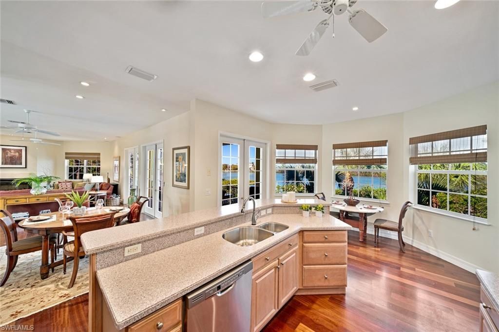 5810 Pine Tree Dr, Sanibel, FL 33957 Photo