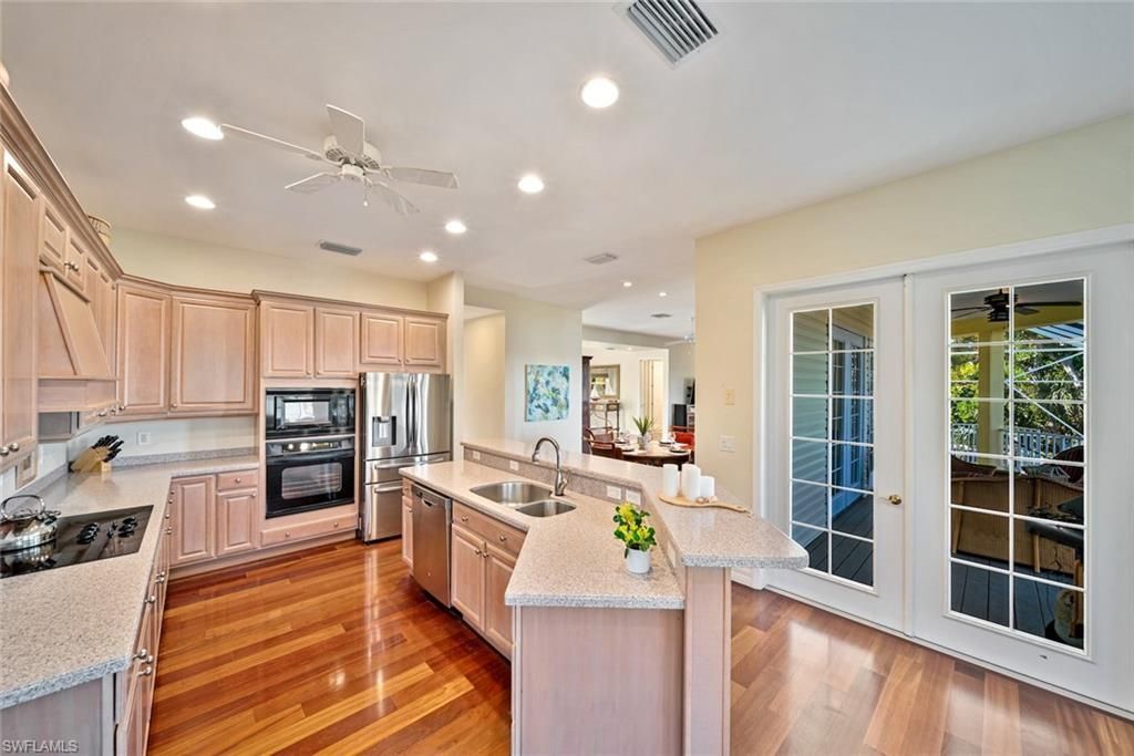 5810 Pine Tree Dr, Sanibel, FL 33957 Photo