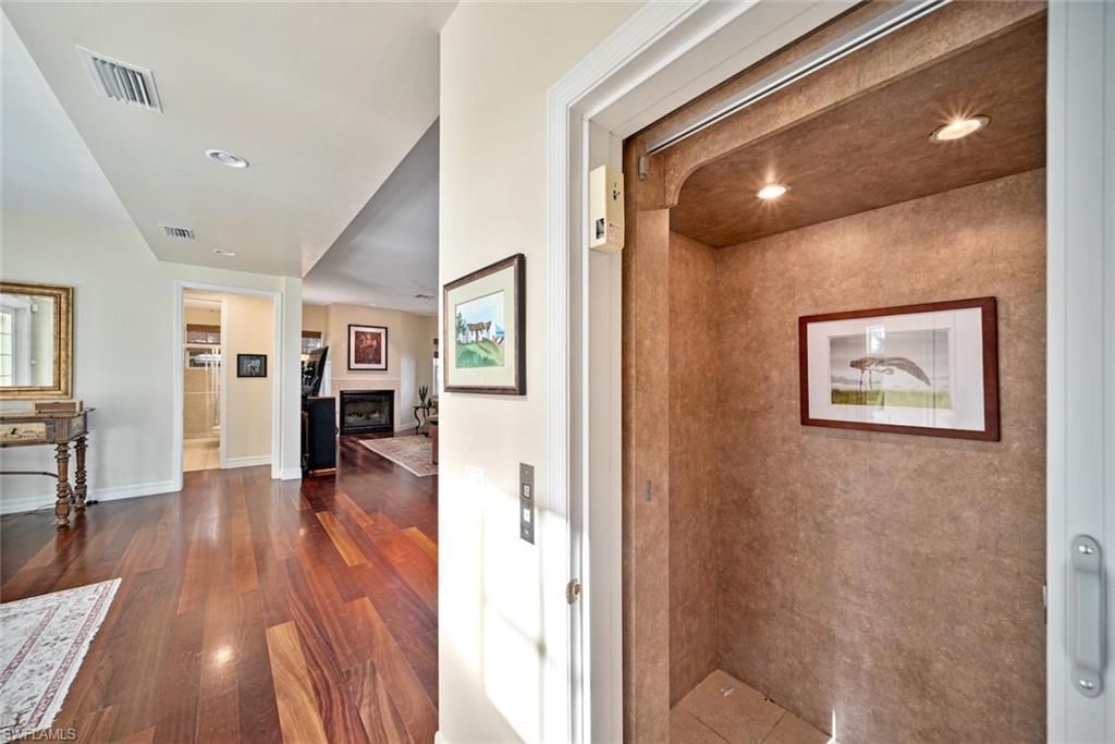 5810 Pine Tree Dr, Sanibel, FL 33957 Photo