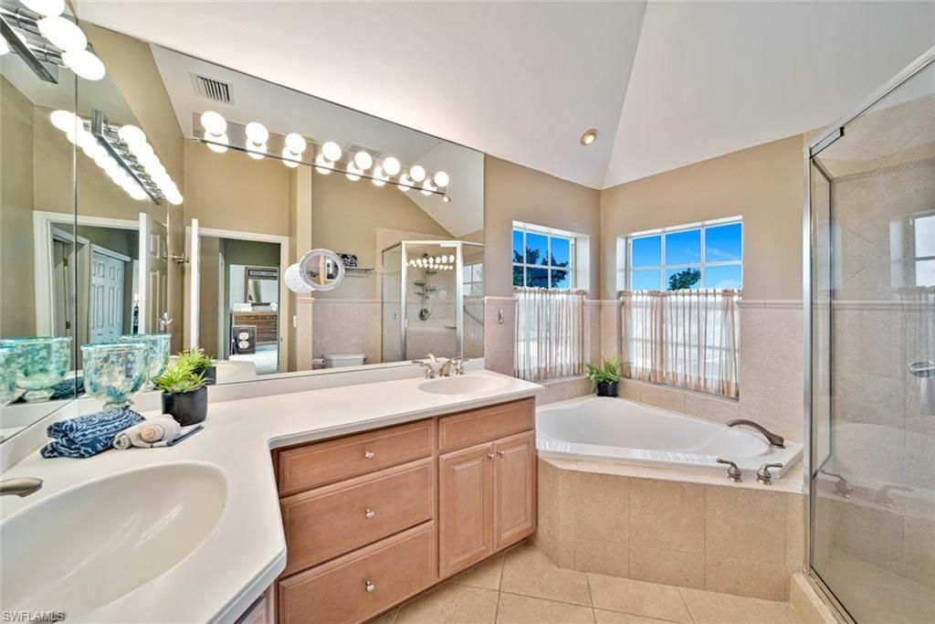 5810 Pine Tree Dr, Sanibel, FL 33957 Photo