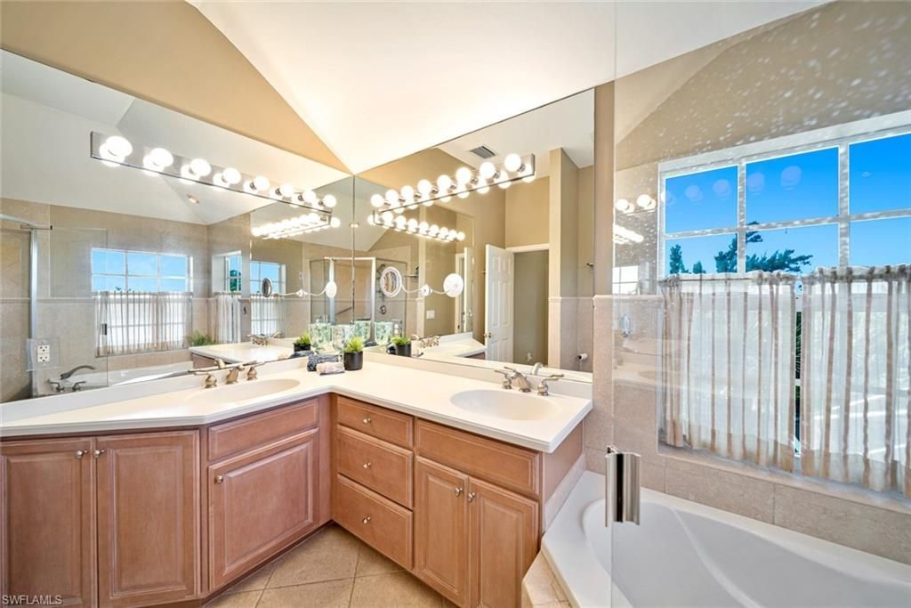 5810 Pine Tree Dr, Sanibel, FL 33957 Photo