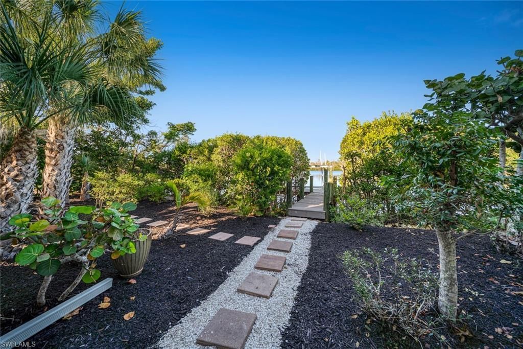 5810 Pine Tree Dr, Sanibel, FL 33957 Photo