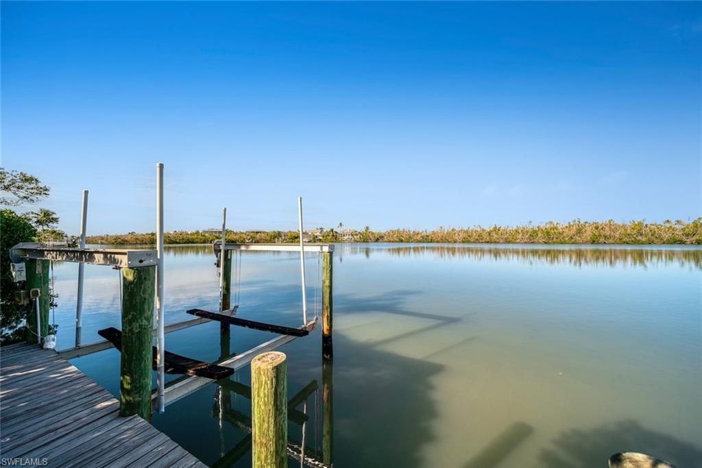 5810 Pine Tree Dr, Sanibel, FL 33957 Photo