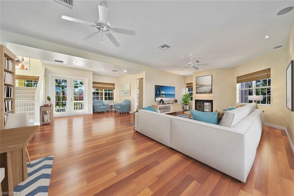 5810 Pine Tree Dr, Sanibel, FL 33957 Photo