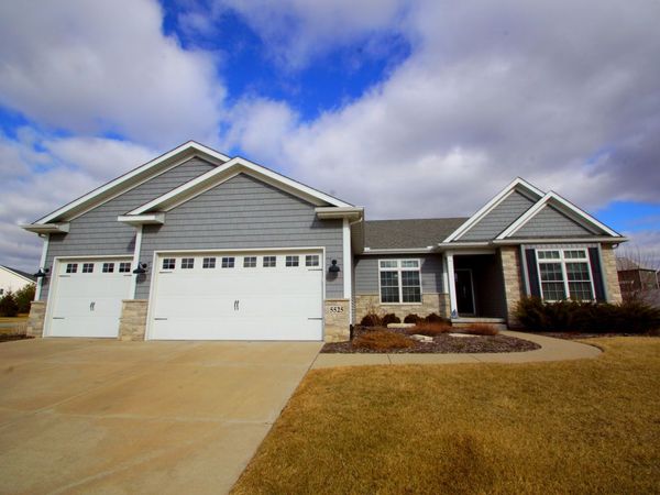 5525 WILLMEYER Drive, Bettendorf, IA 52722