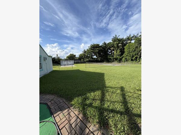 425 NE 154th Street, Miami, FL 33162
