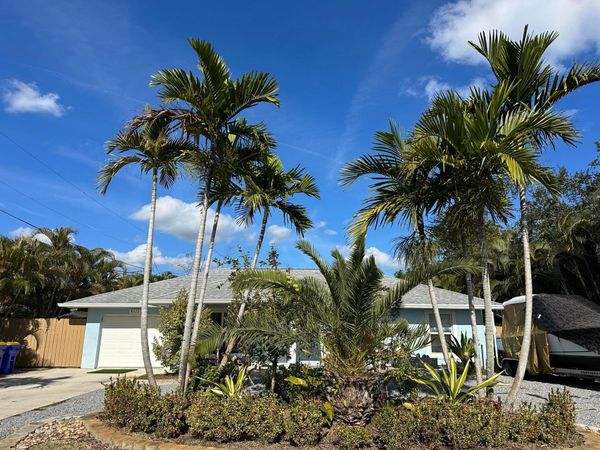 8171 SE Evergreen Street, Hobe Sound, FL 33455