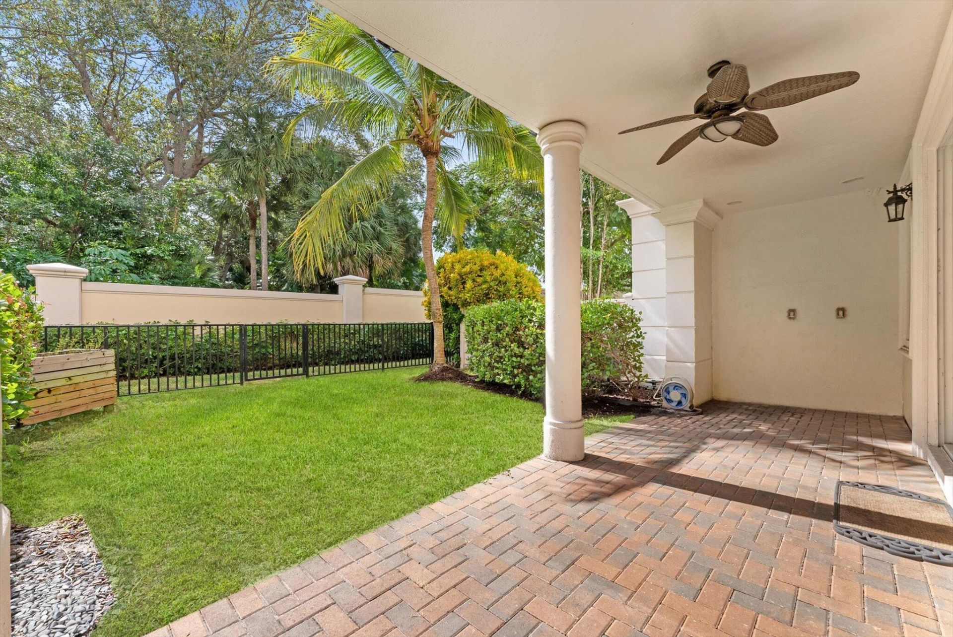 604 NE Francesca Lane, Boca Raton, FL 33487 Photo