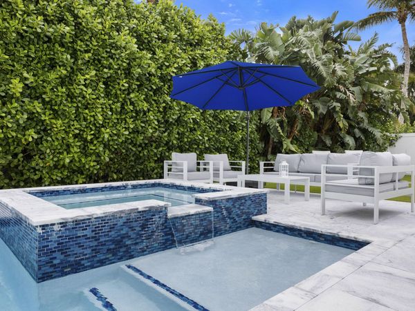 52 Pinehill Trail E, Tequesta, FL 33469